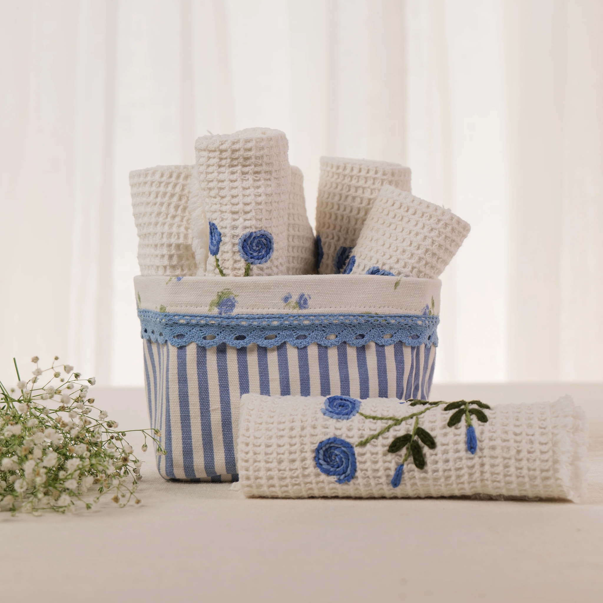 TINY ROSE BUN BASKET BLUE by Ammorada | Tooffi