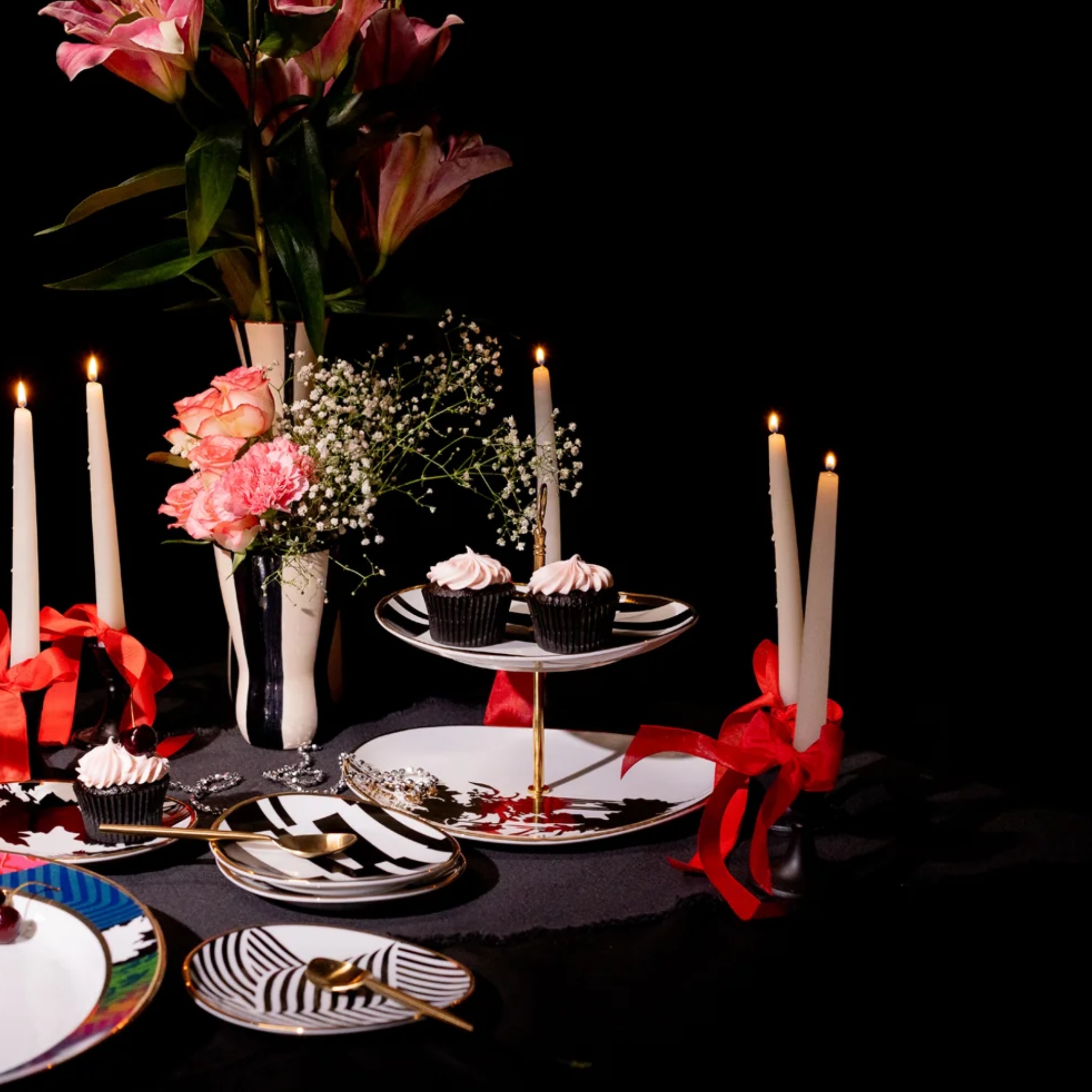 Éclat Oval two-tier stand by nira's ceramics | Tooffi