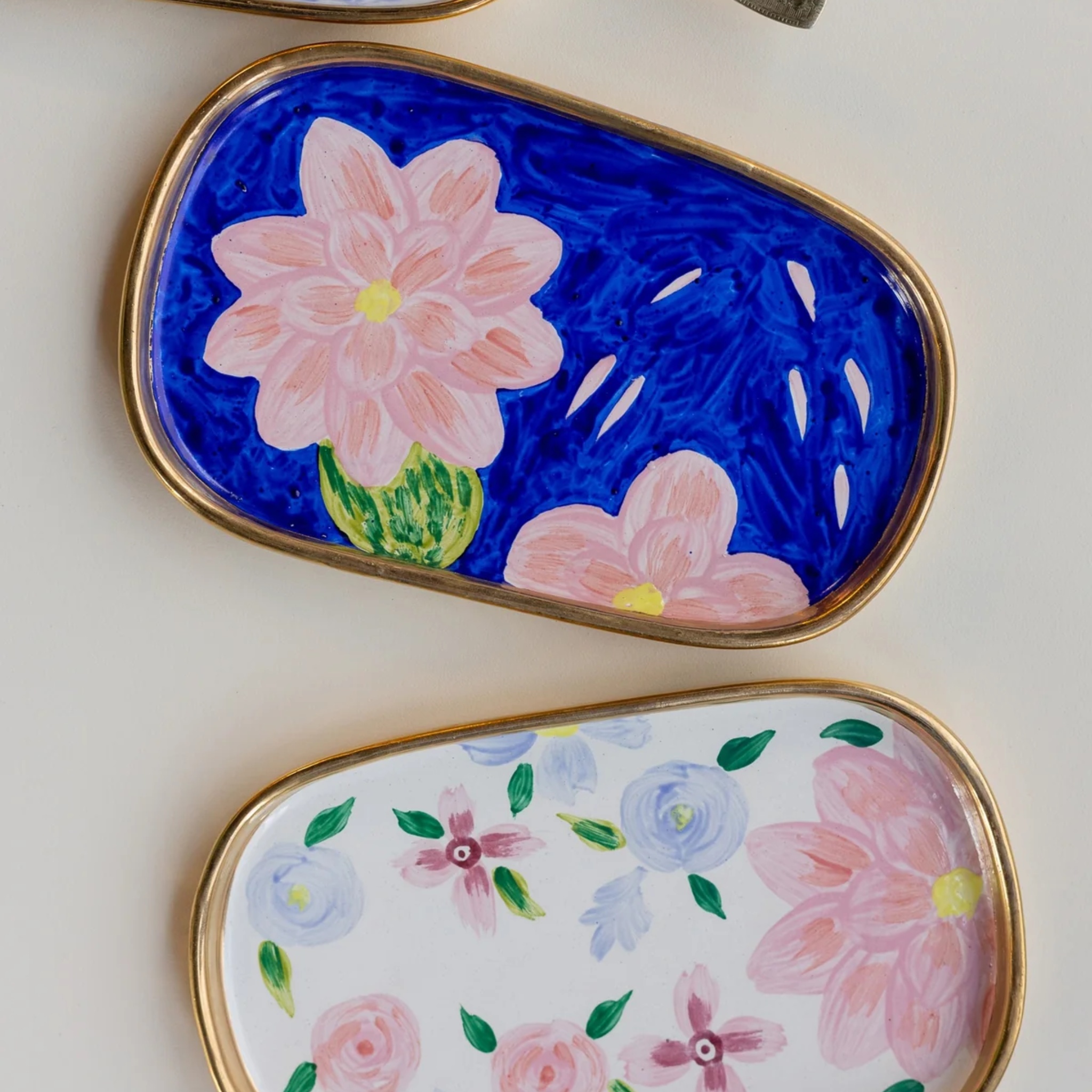 Water Lilies Oval Plates (Set Of 4) by nira's ceramics | Tooffi