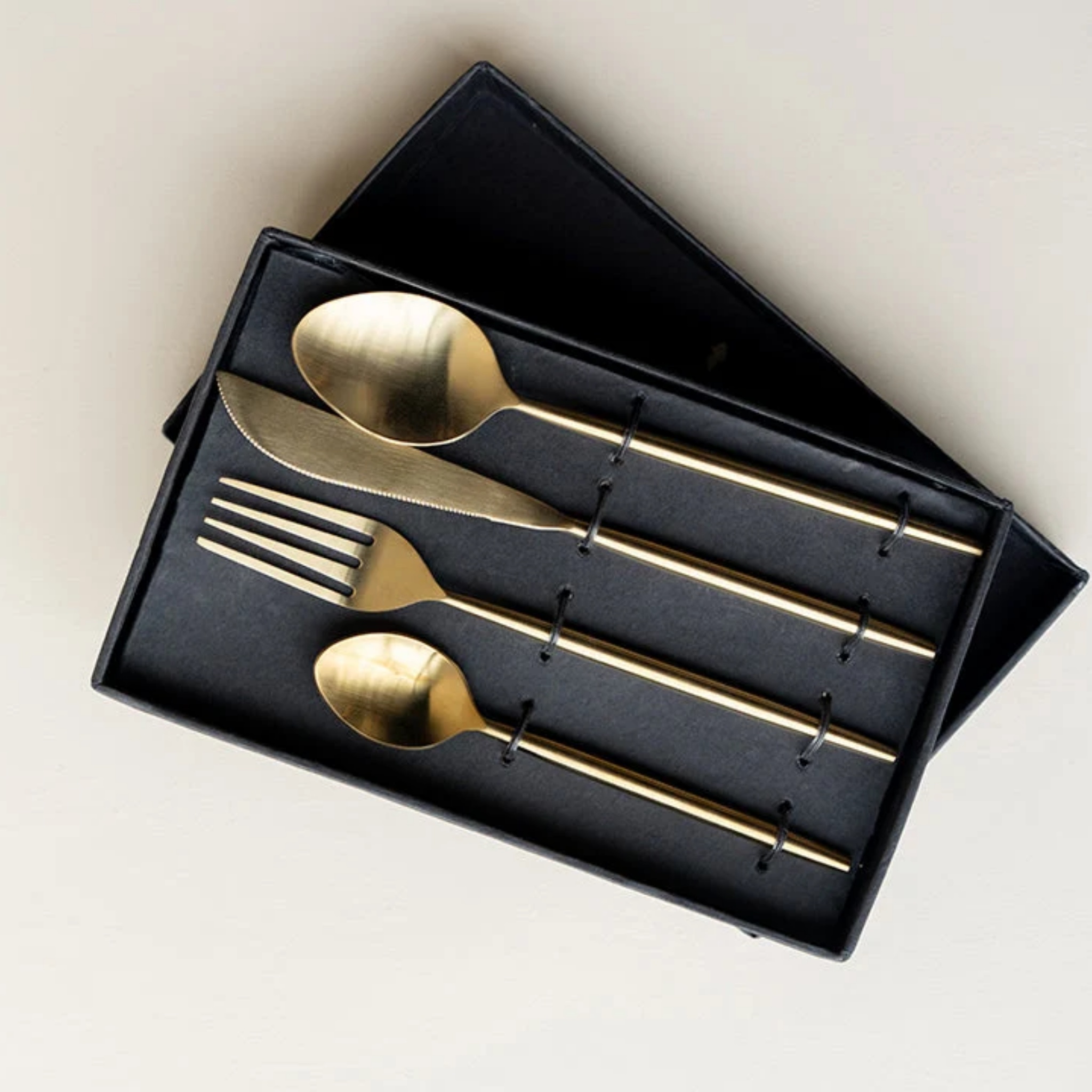 cutlery set ( set of 4) by nira's ceramics | Tooffi