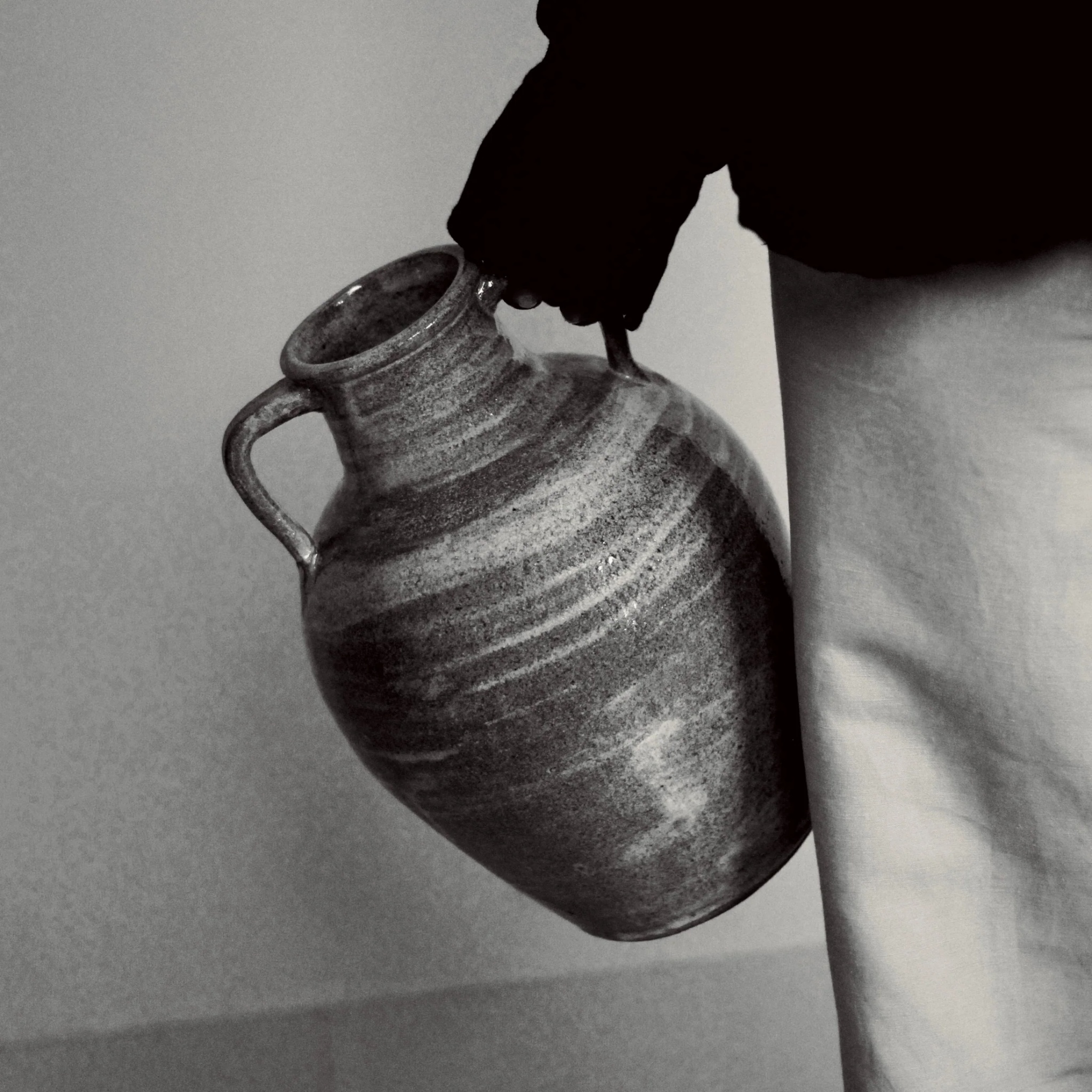 Samudr - Amphora Vase by nivarah | Tooffi
