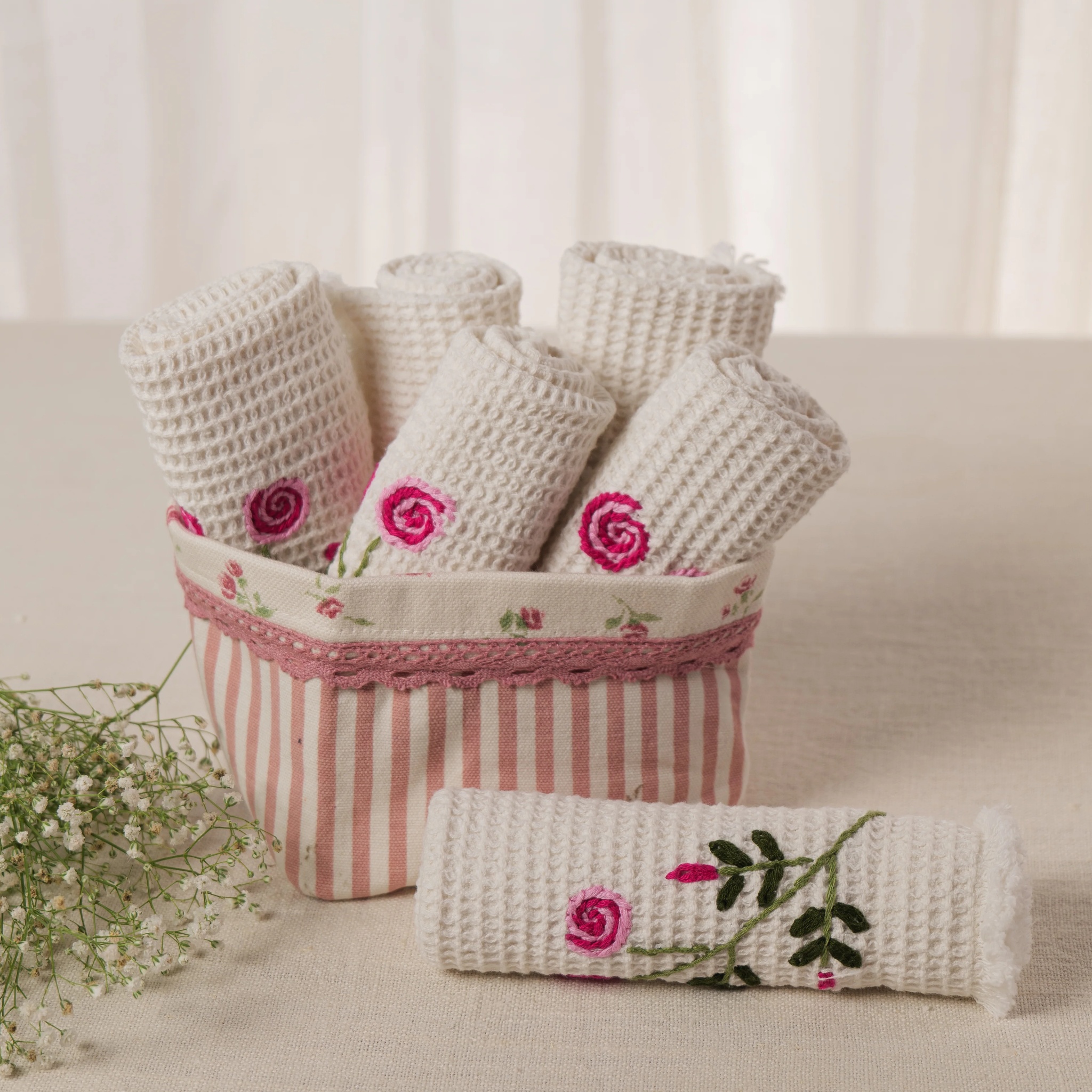 TINY ROSE BUN BASKET PINK by Ammorada | Tooffi