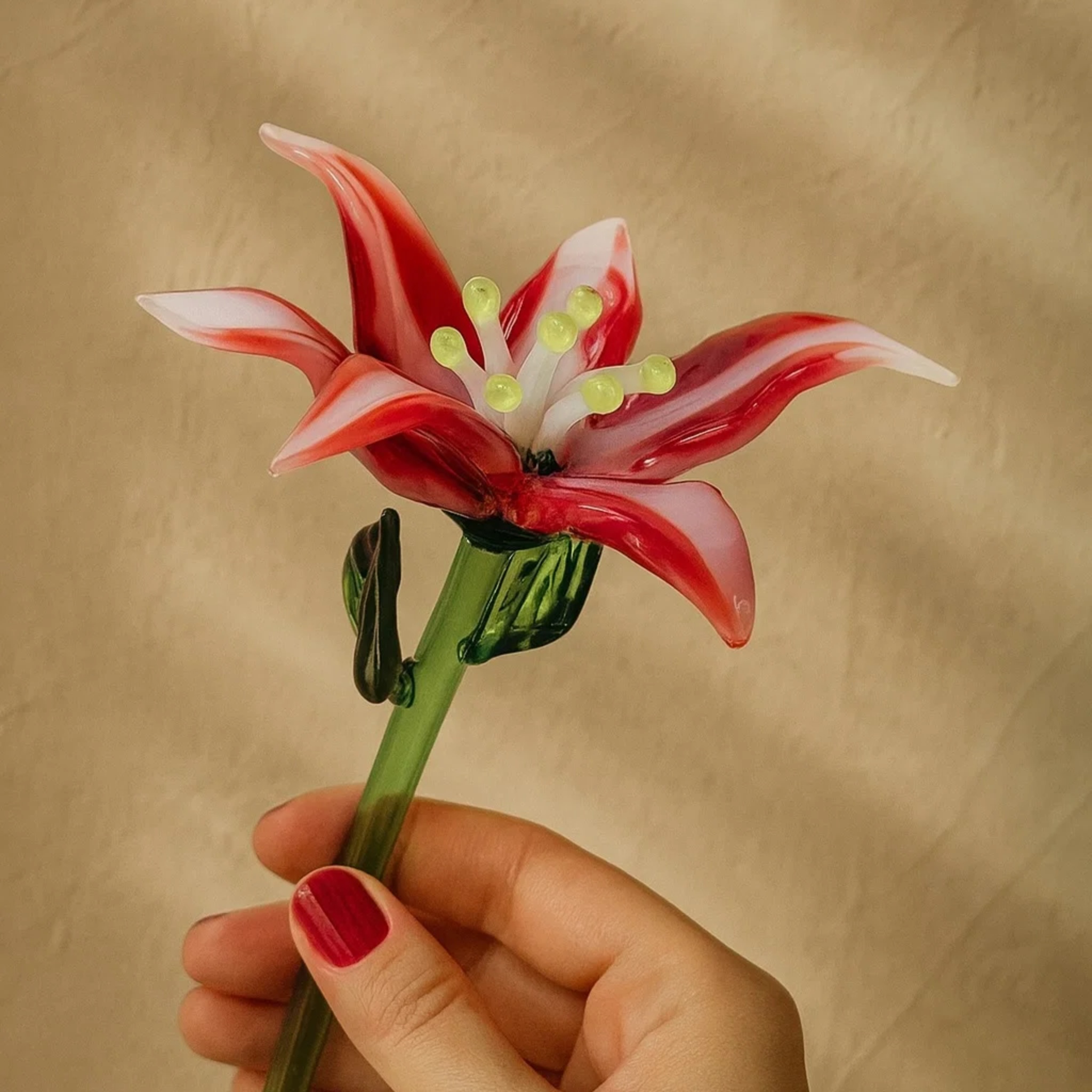The Scarlet's Whisper – Hand-Blown Glass Flower Bouquet by RUSTIC HORSE GLASS STUDIO | Tooffi
