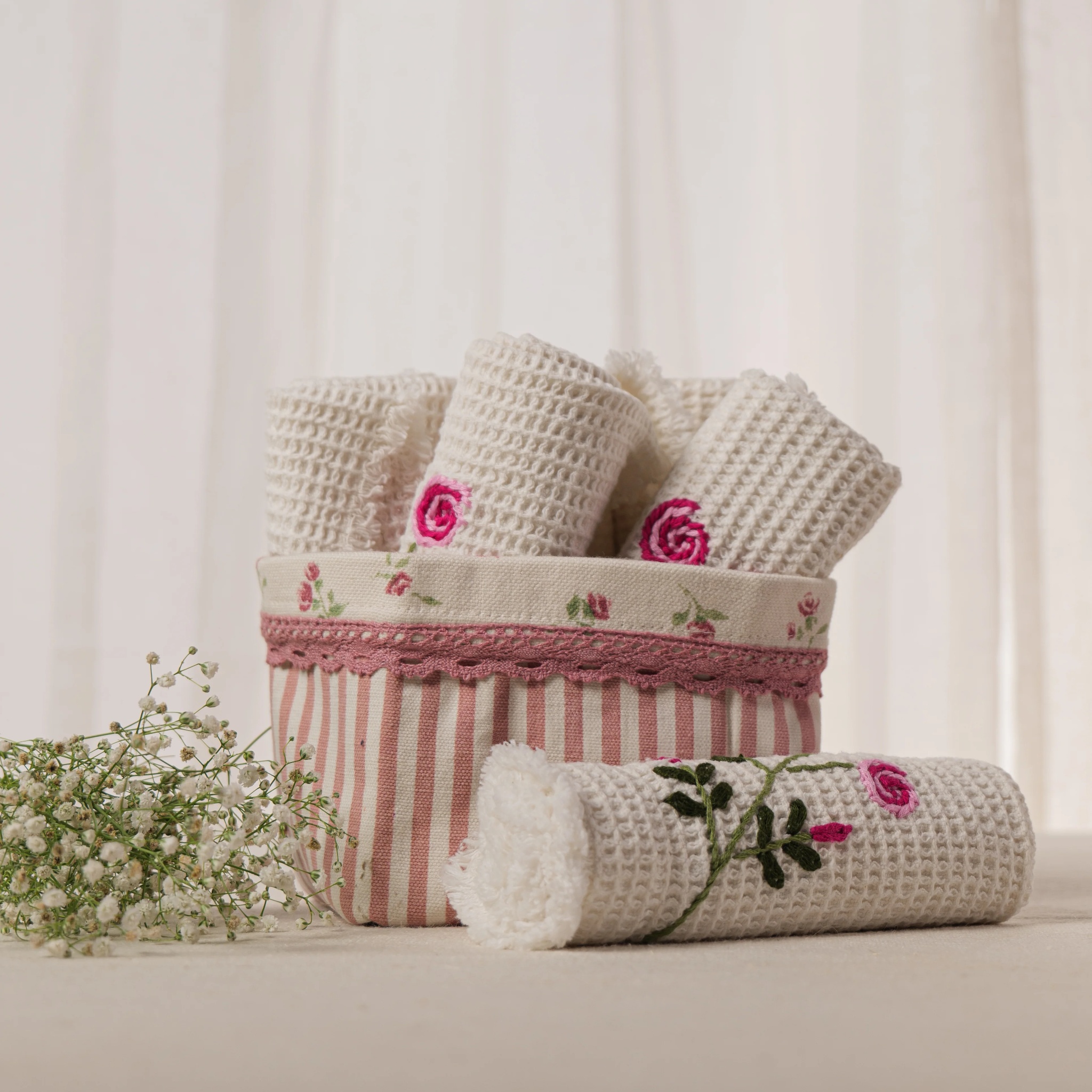 TINY ROSE BUN BASKET PINK by Ammorada | Tooffi