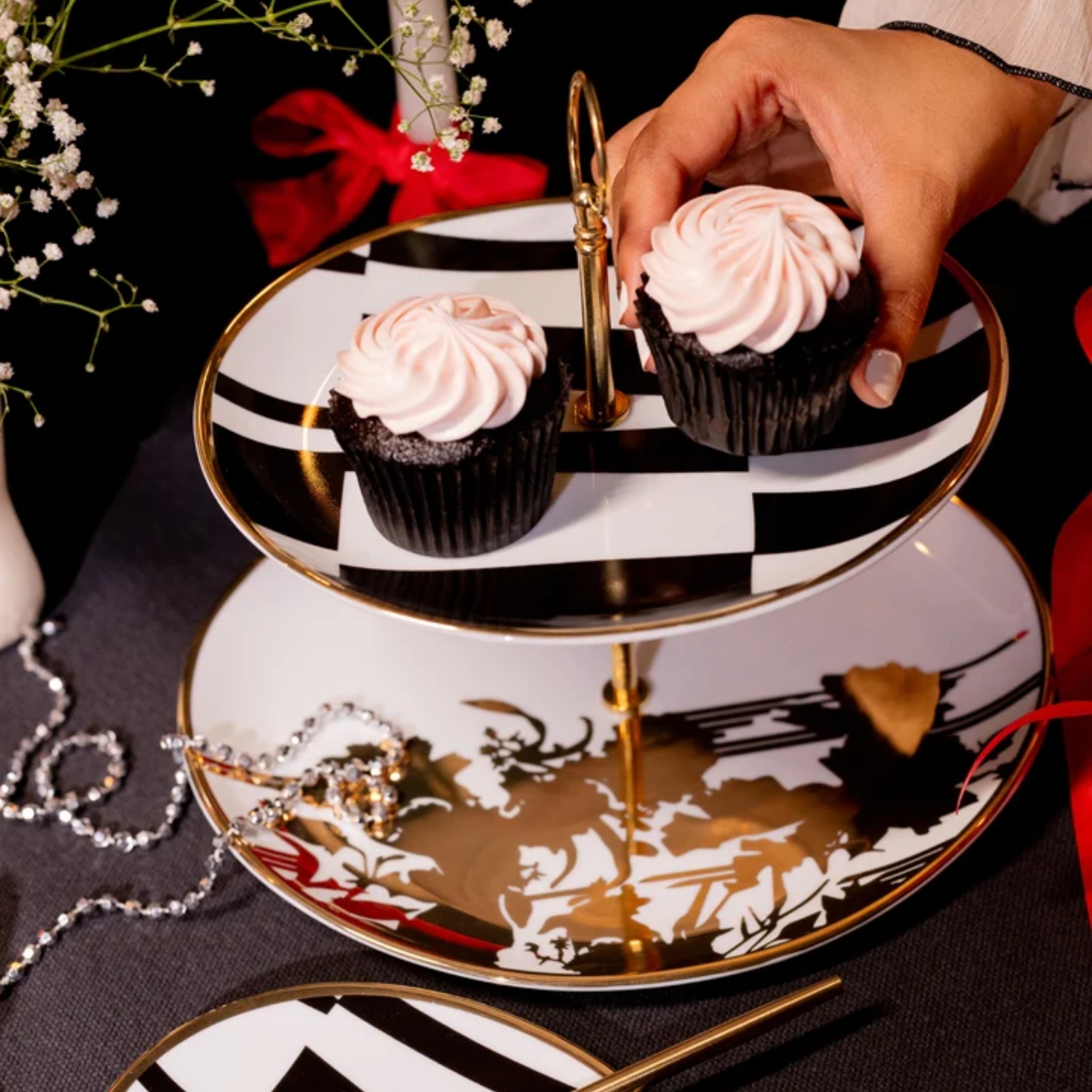 Éclat Oval two-tier stand by nira's ceramics | Tooffi