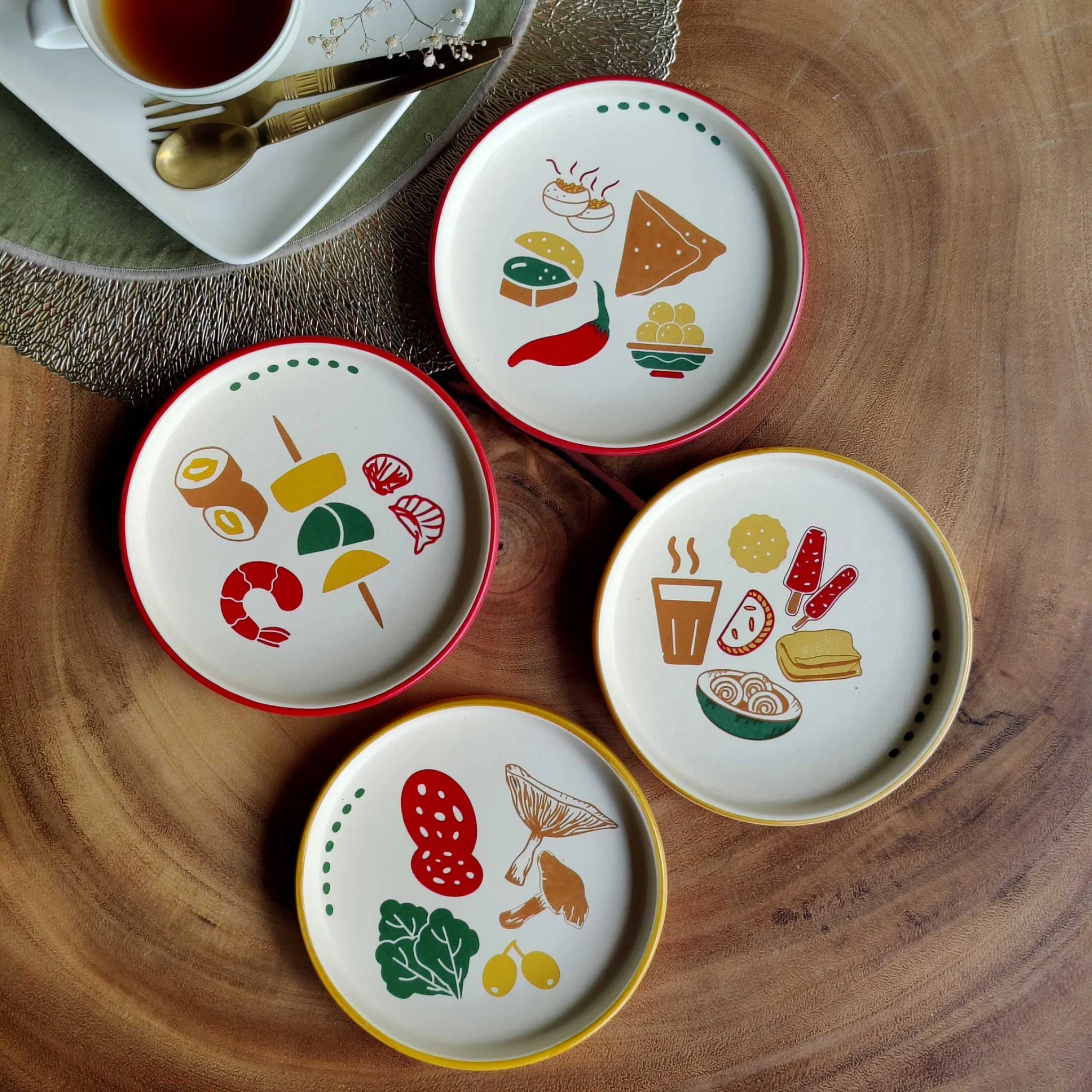 Let’s Ketchup – Bite Plates set of 4 by urbankart - ta.da tableware | Tooffi