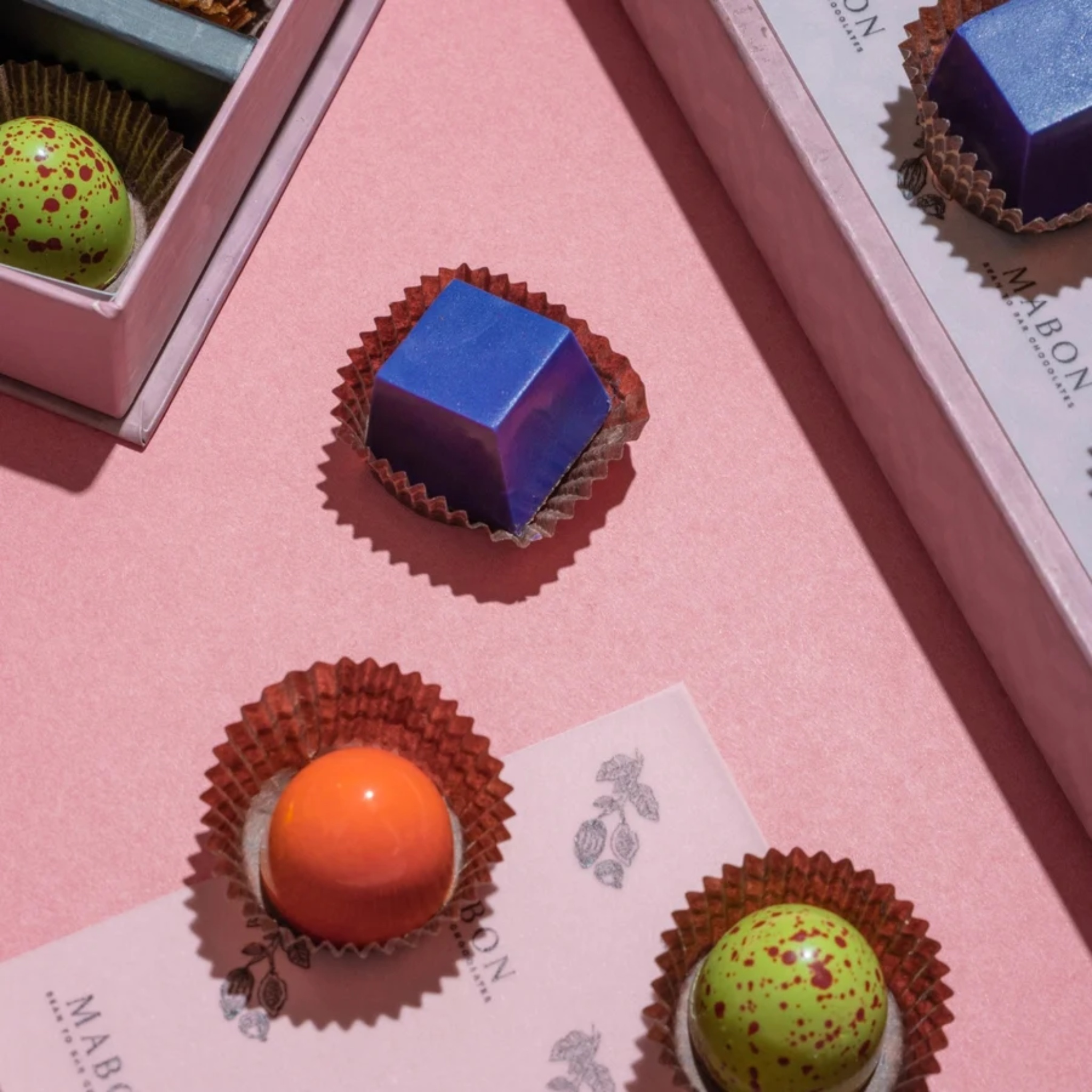 Luxury Chocolate Bonbons (Box of 16) by Mabon Chocolates | Tooffi
