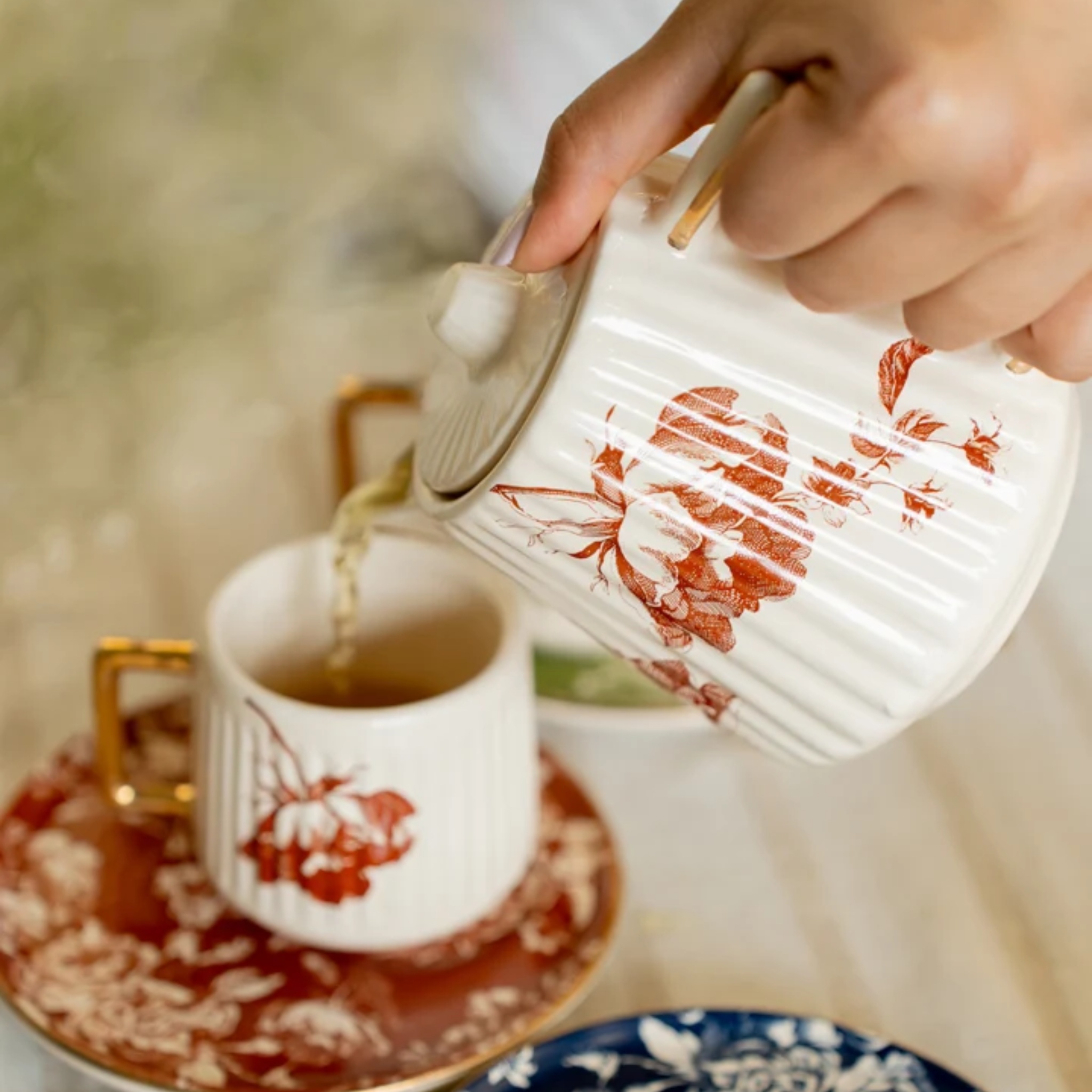 NeoBloom kettle by nira's ceramics | Tooffi