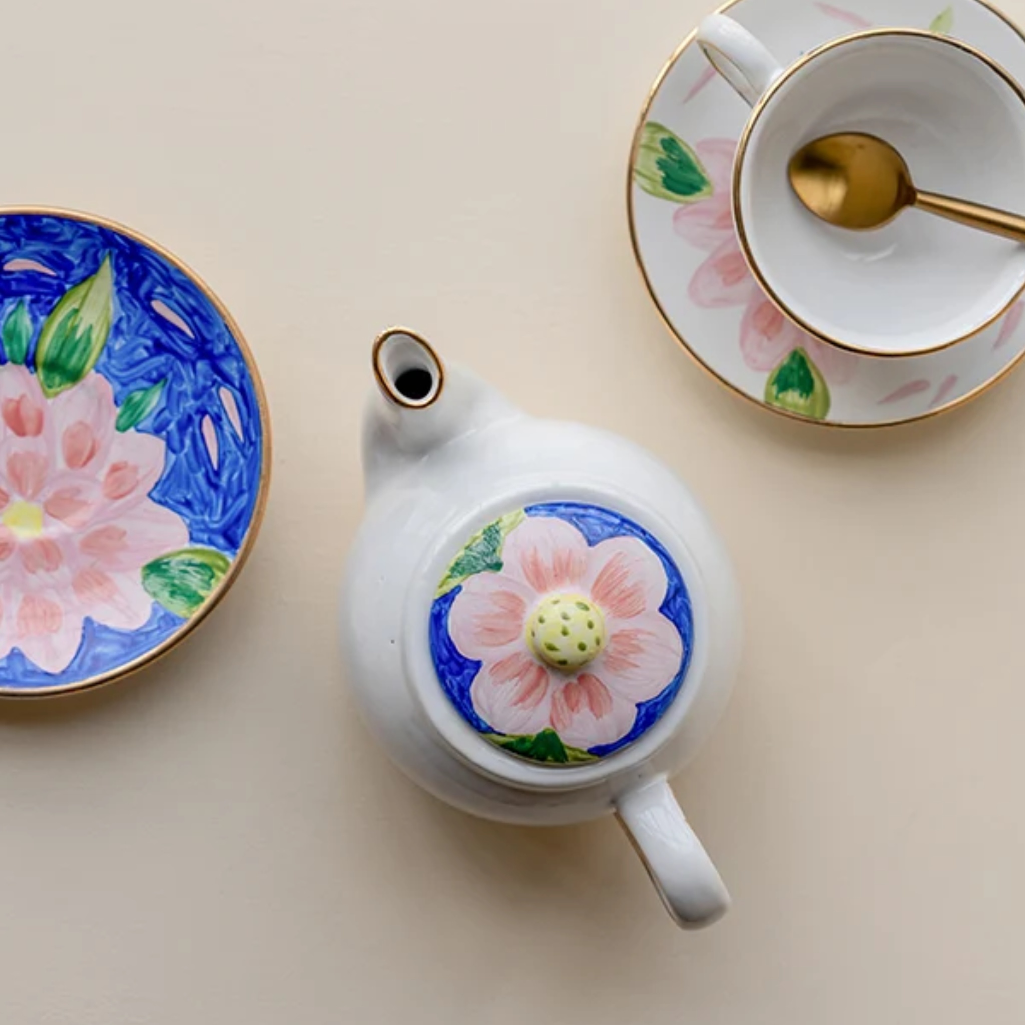 Handmade Water Lilies Kettle by nira's ceramics | Tooffi
