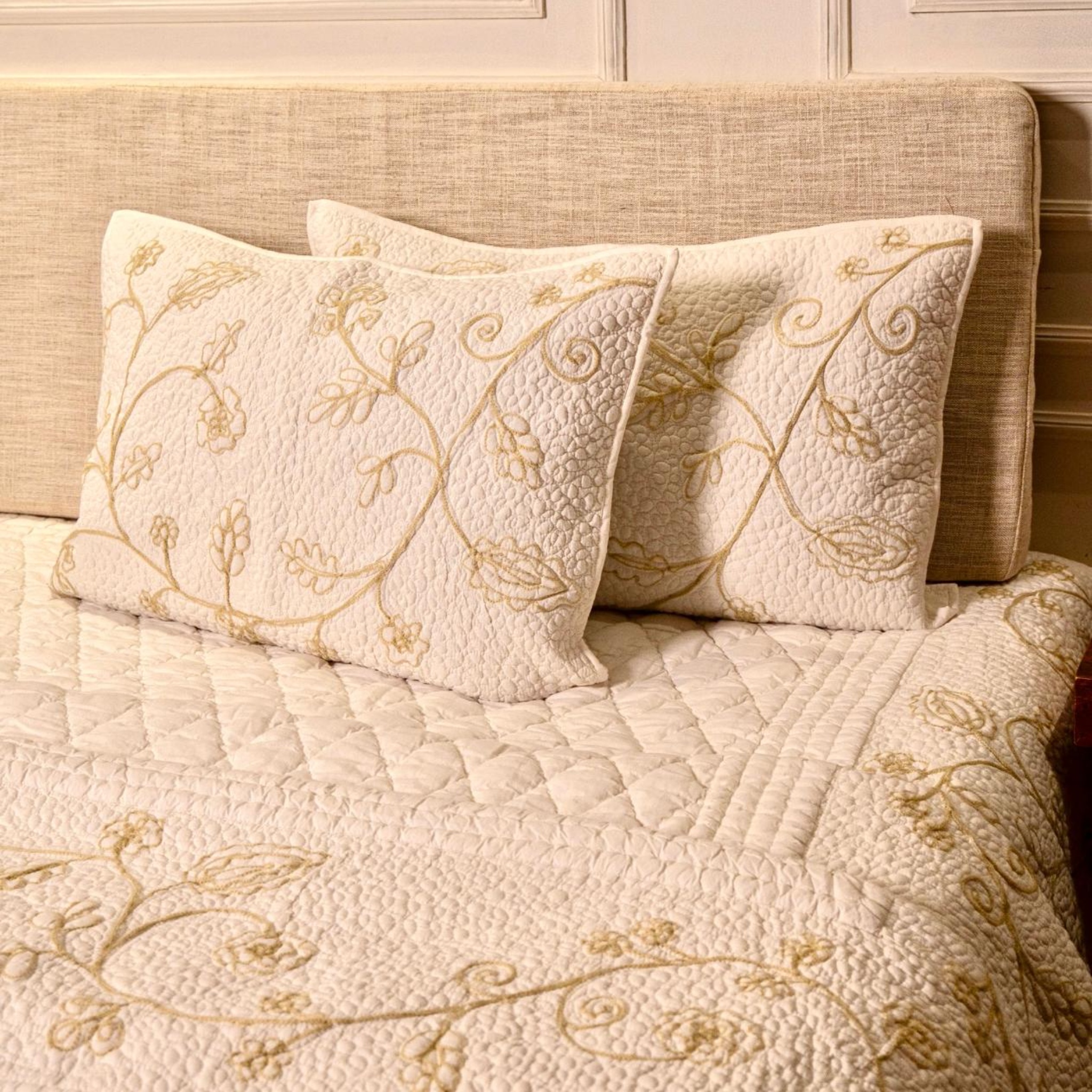 Hand Embroidered Arivana Aari 3 pc set Bed Spread by Ammorada | Tooffi