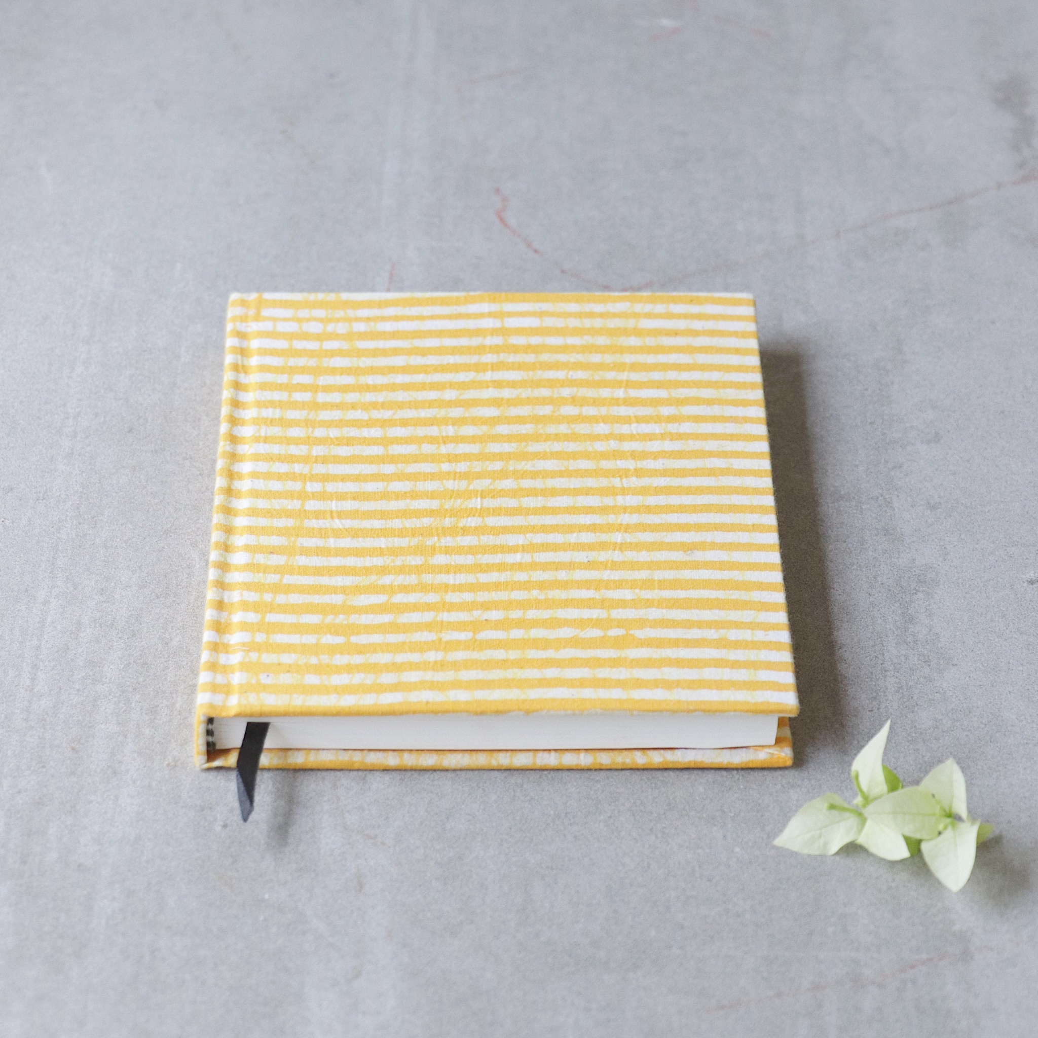Keepr Book [Yellow] by Rayden Design | Tooffi