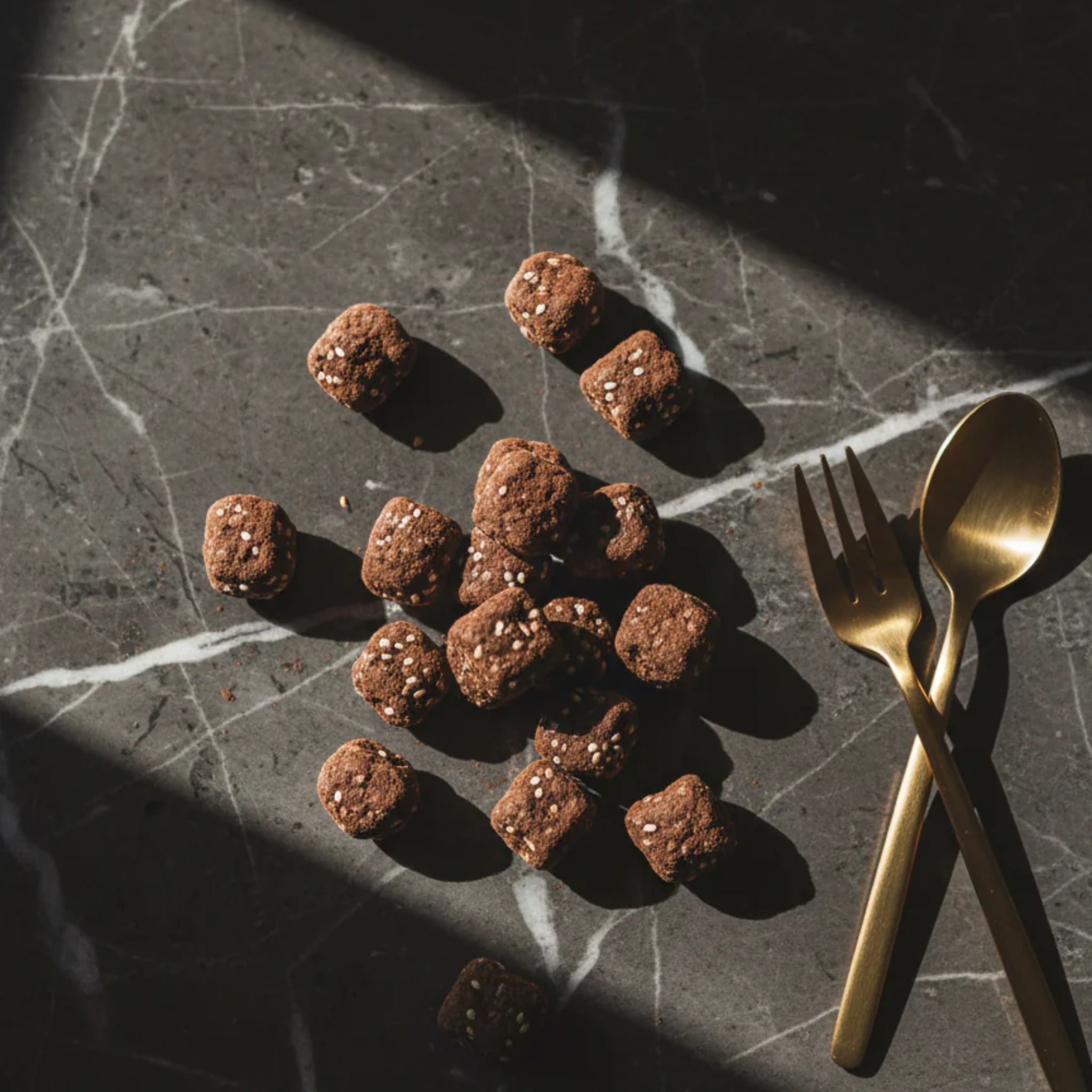 Coffee Sesame Dragées by Cavasa | Tooffi