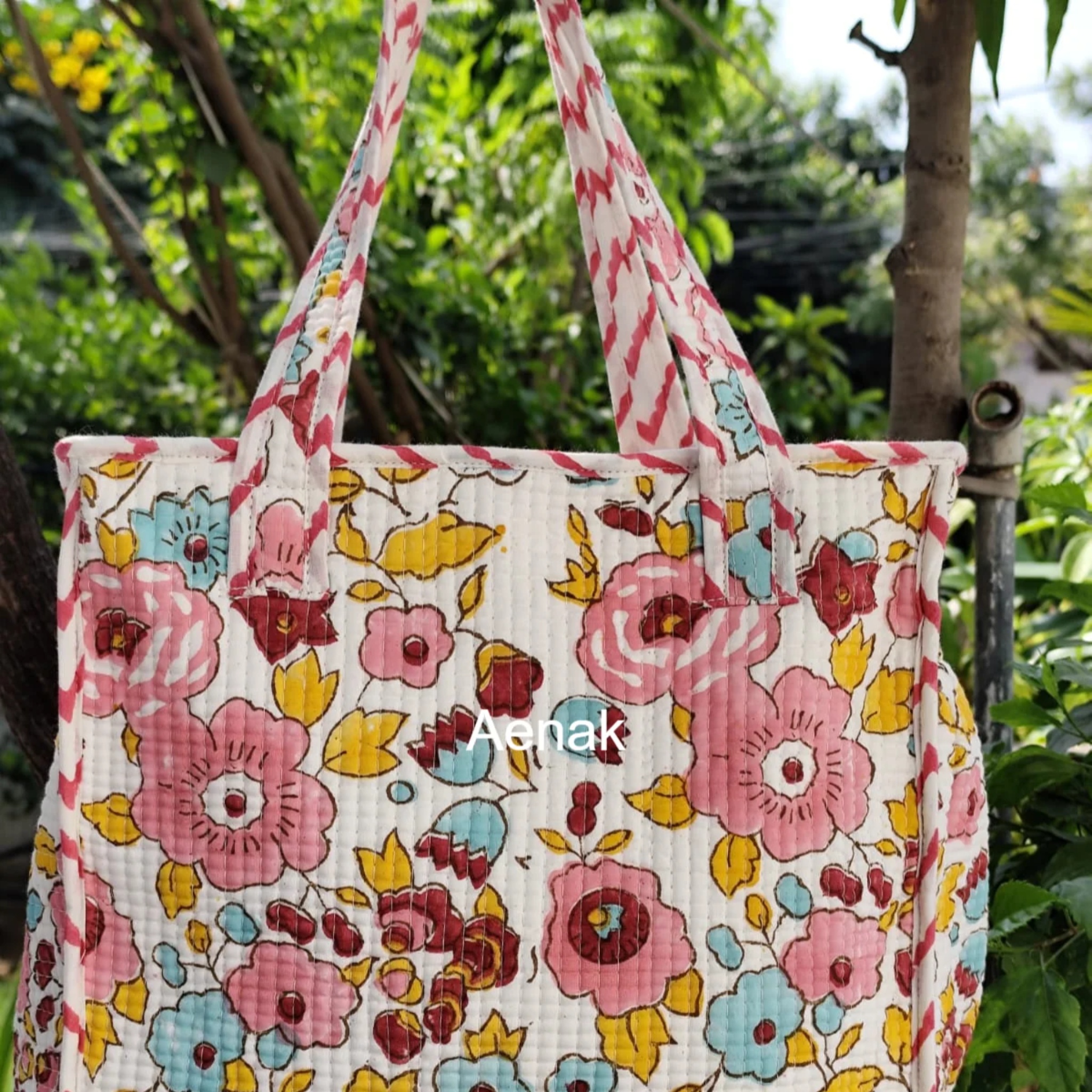 Petal Soft Handblock Lunch Bag by Aenak Studios | Tooffi