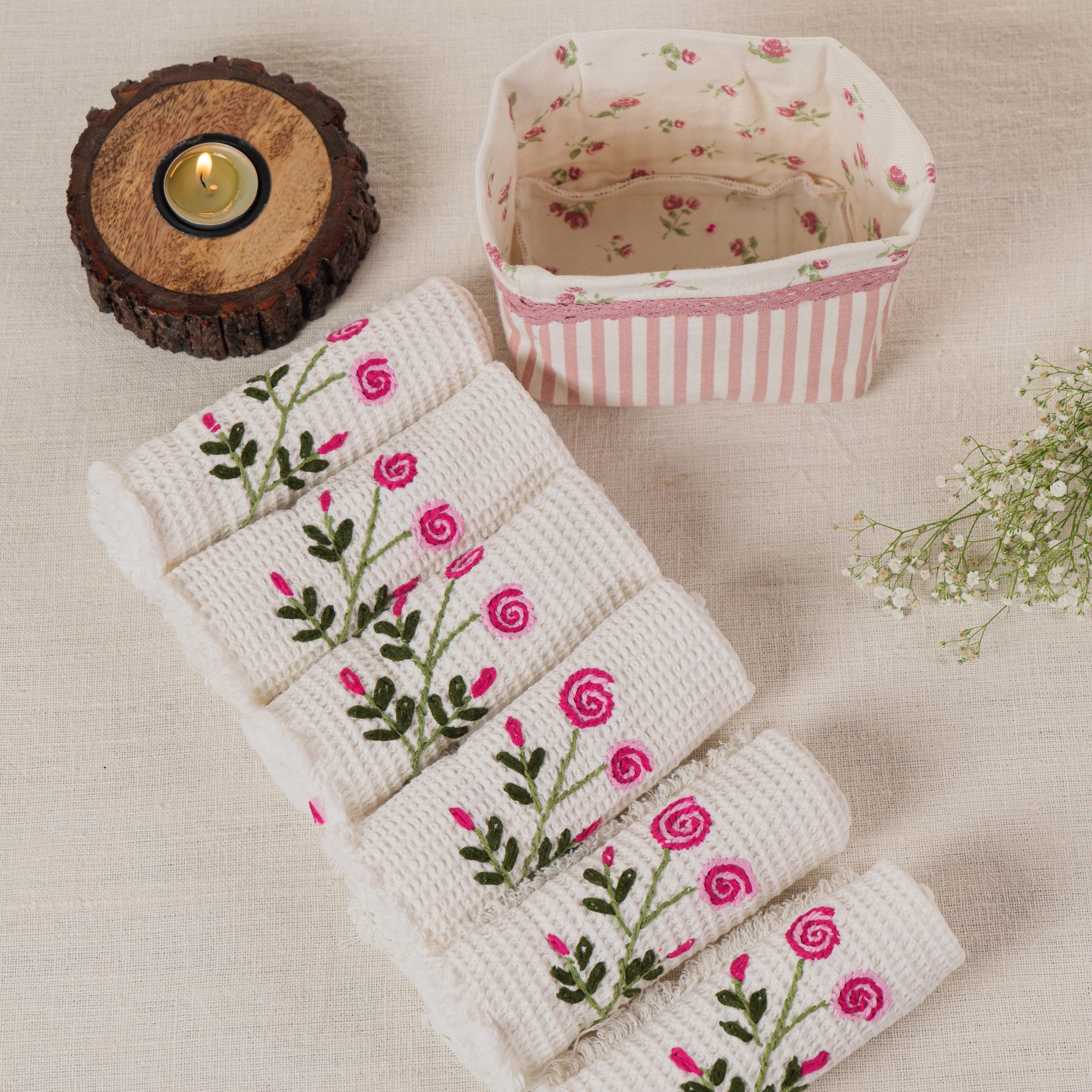 TINY ROSE BUN BASKET PINK by Ammorada | Tooffi