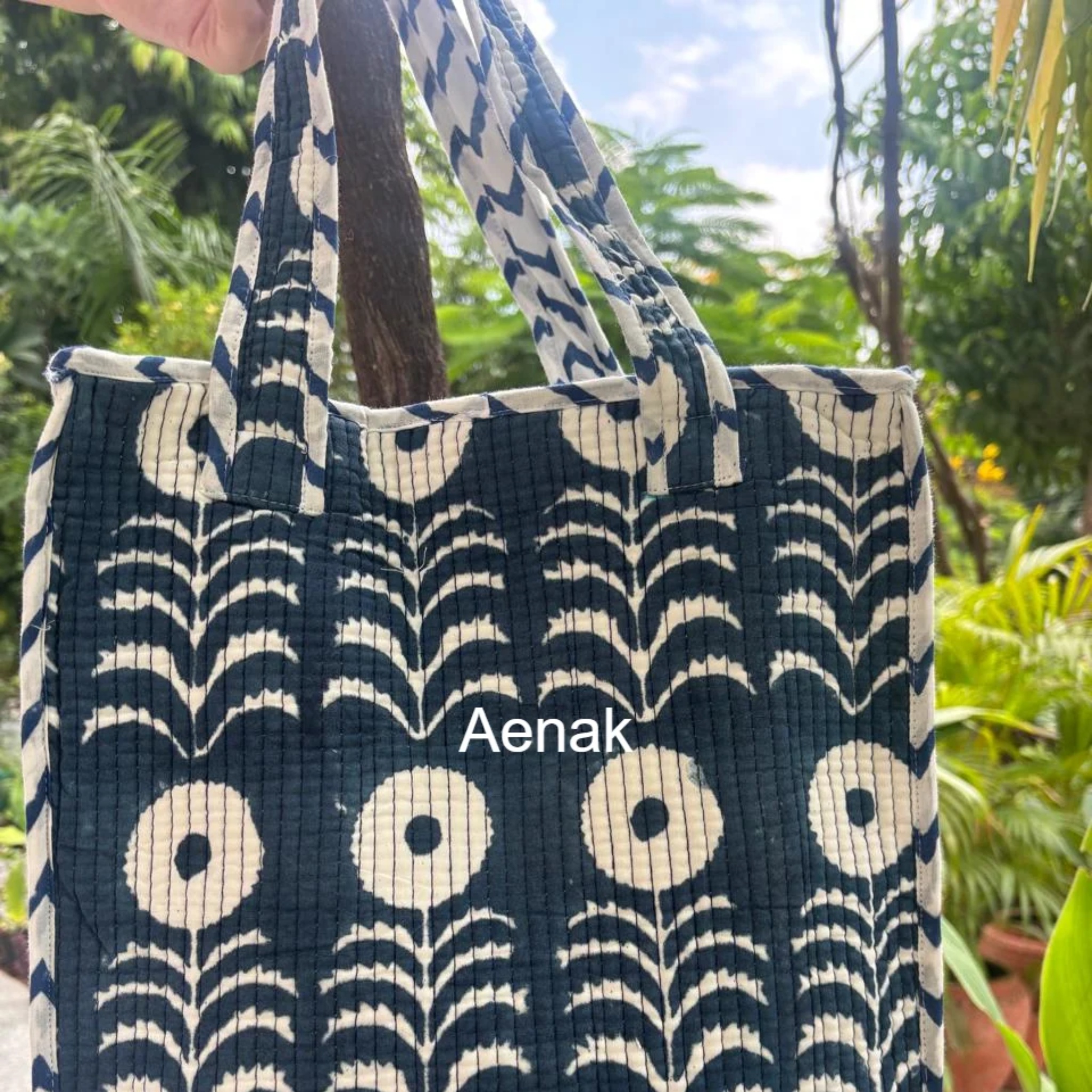 Navy Canvas Handblock Lunch Bag by Aenak Studios | Tooffi