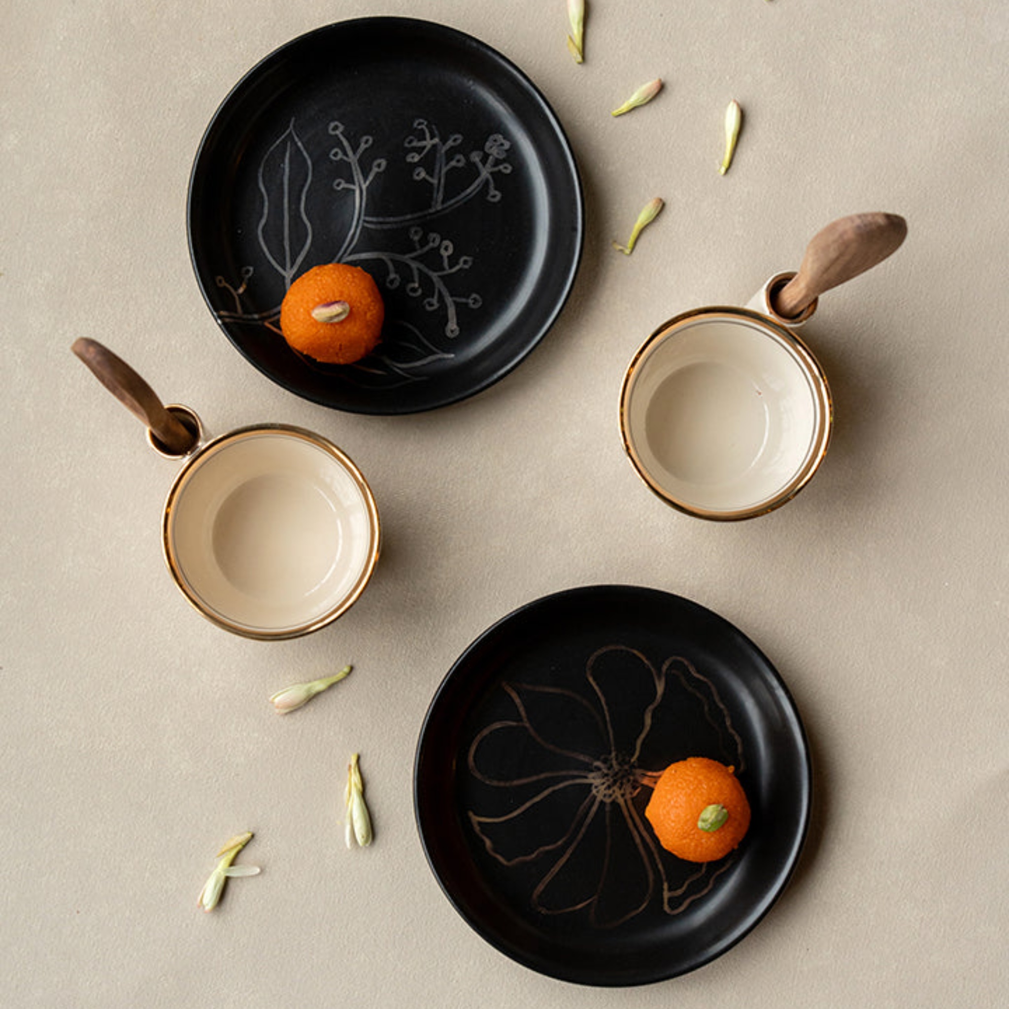 Wildflower plate + bowl with wooden spoons set (2 plates + 2 bowls) by nira's ceramics | Tooffi