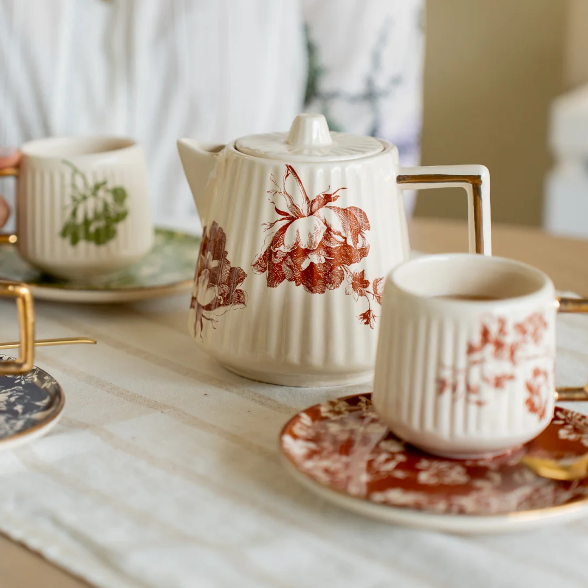 NeoBloom kettle by nira's ceramics | Tooffi