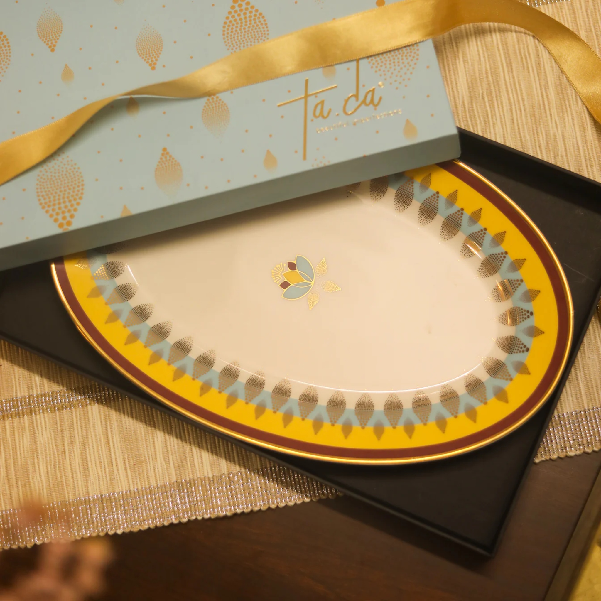 the sea of sansara - oval platter gift box set by urbankart - ta.da tableware | Tooffi