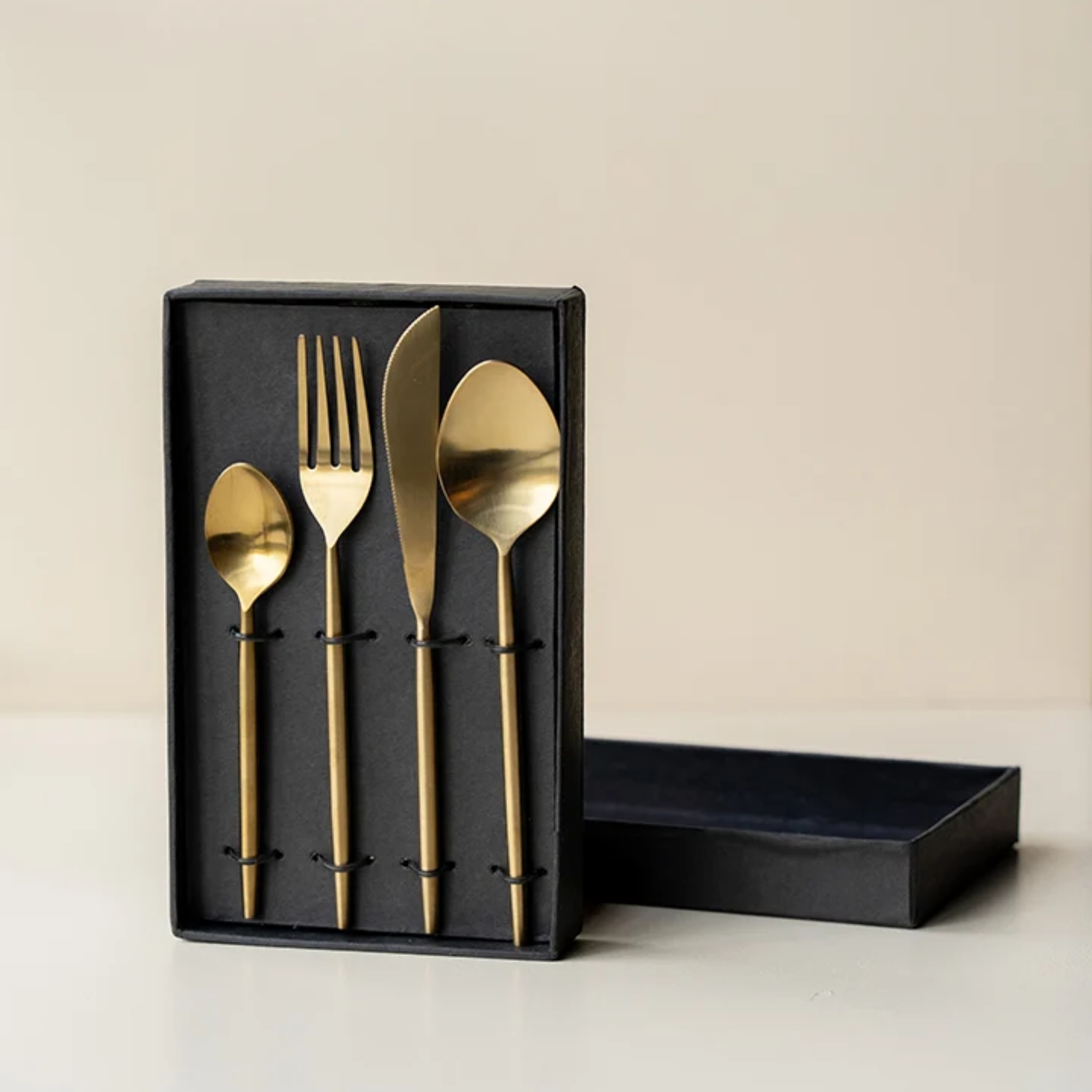 cutlery set ( set of 4) by nira's ceramics | Tooffi