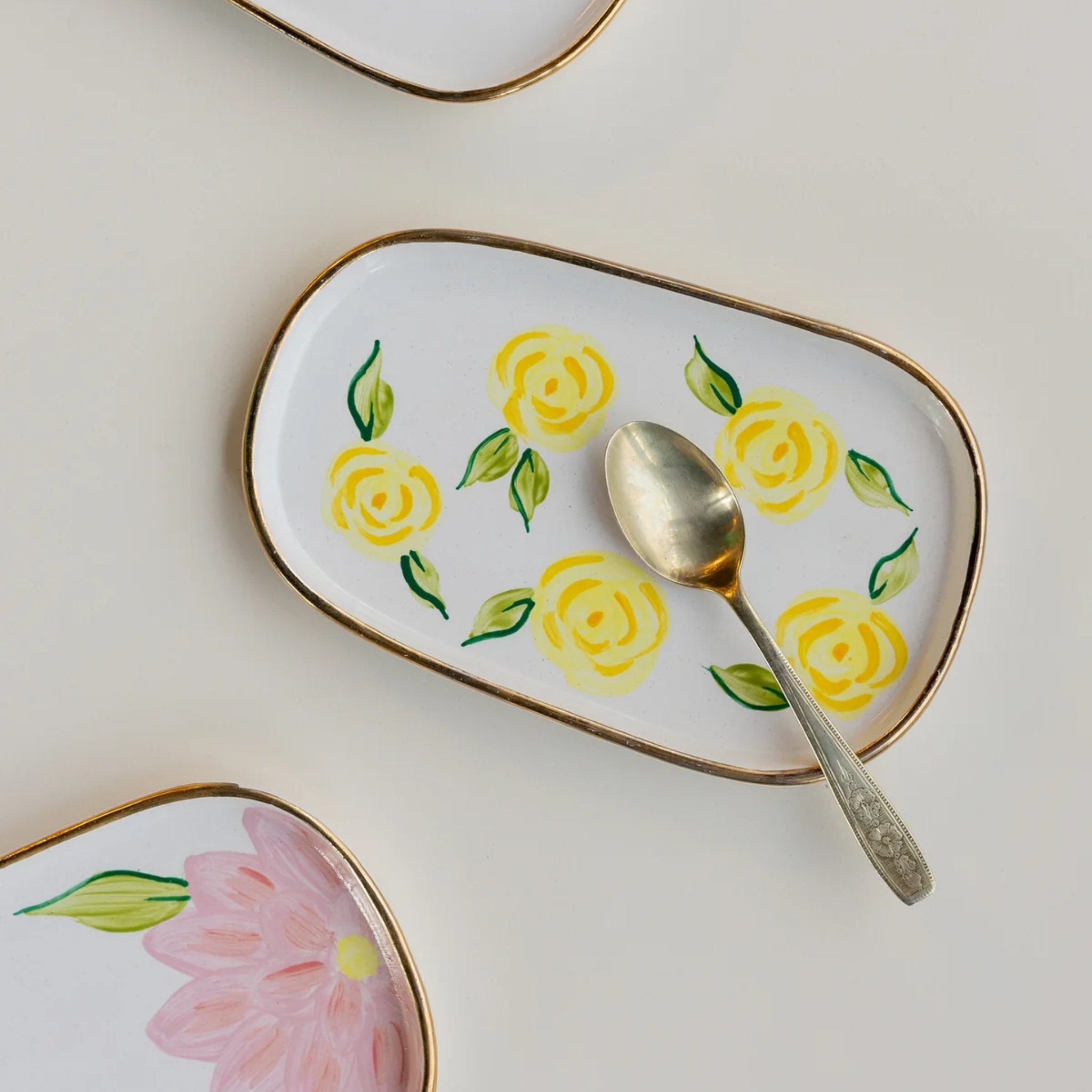 pink lilies oval plates (set of 4) by nira's ceramics | Tooffi