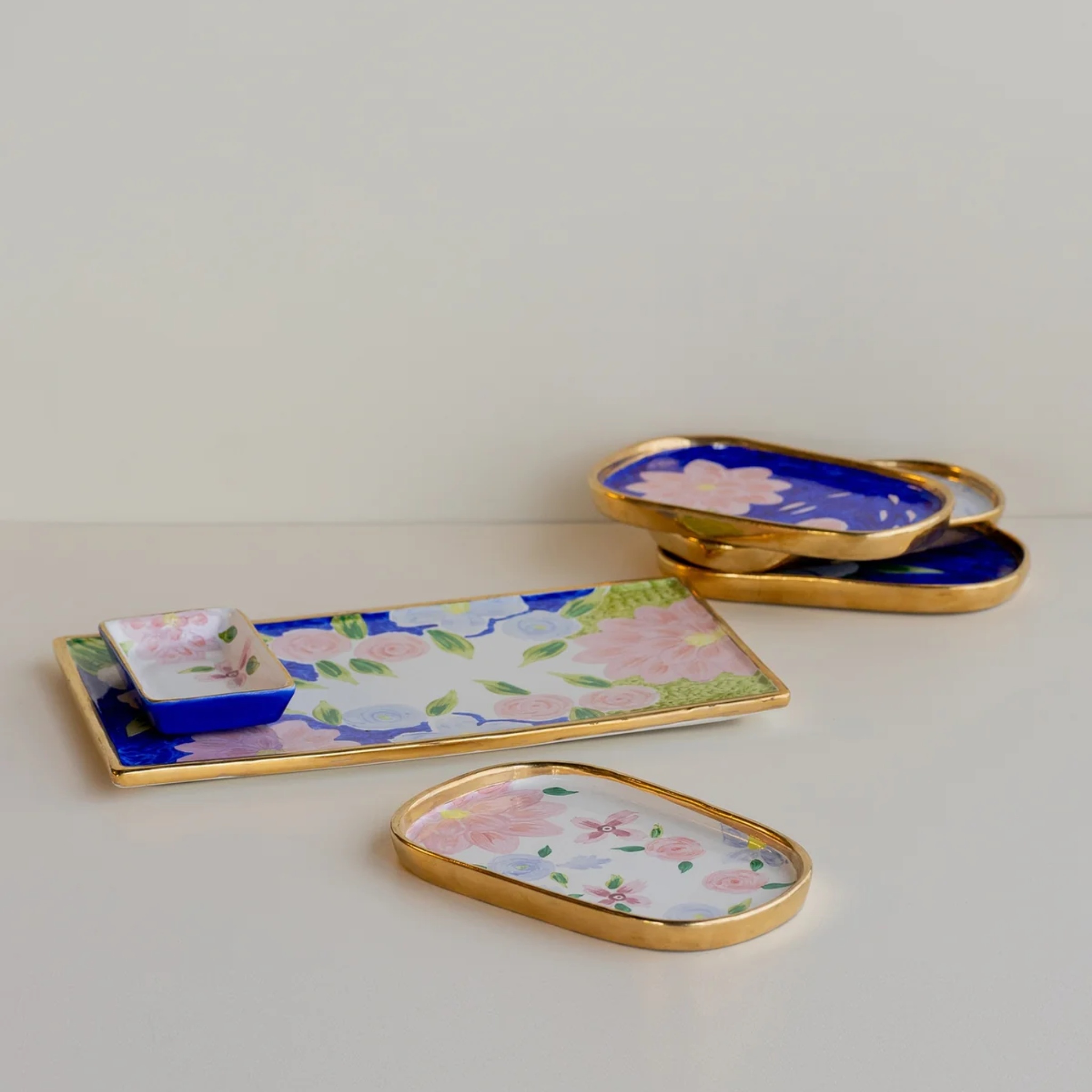 Water Lilies Oval Plates (Set Of 4) by nira's ceramics | Tooffi