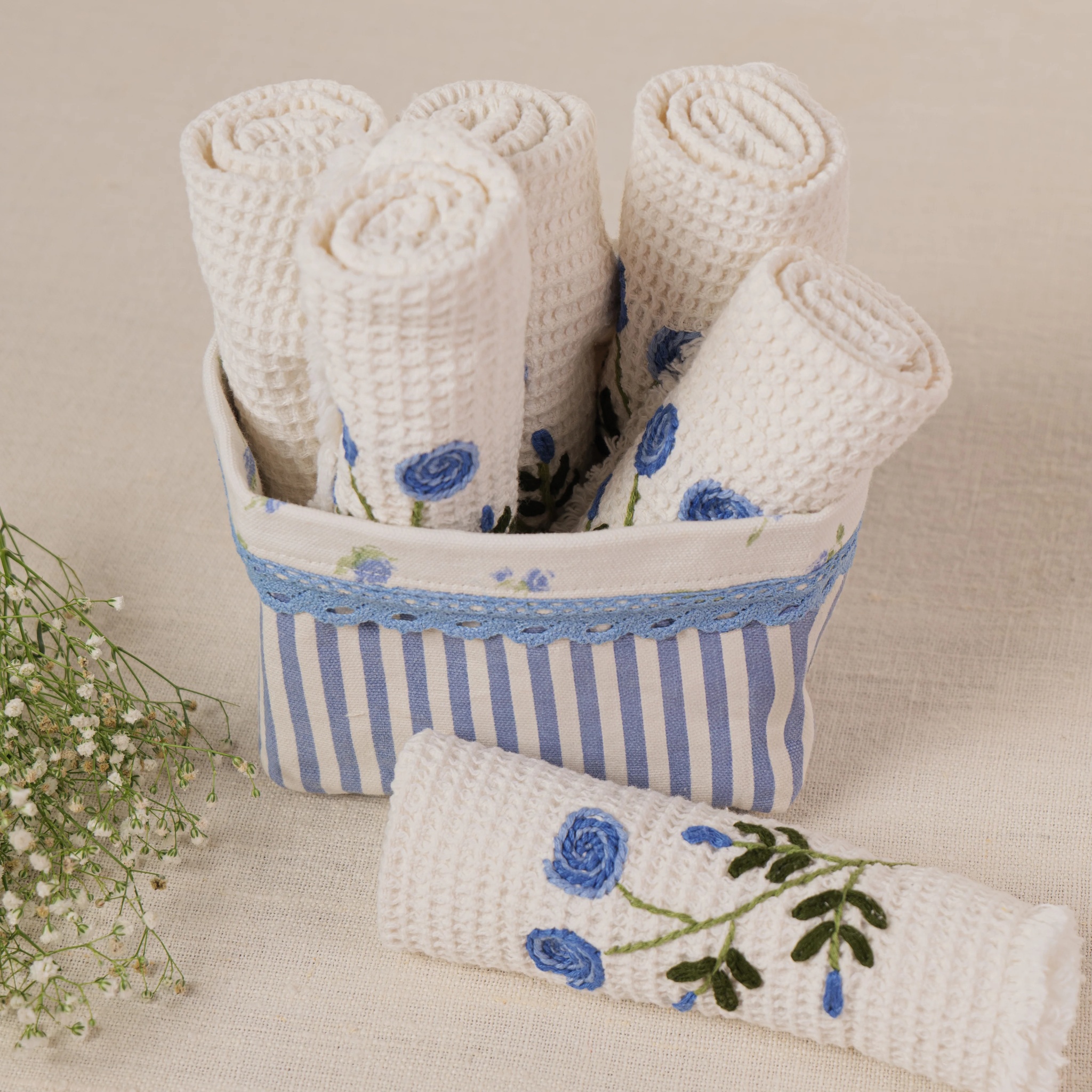 TINY ROSE BUN BASKET BLUE by Ammorada | Tooffi