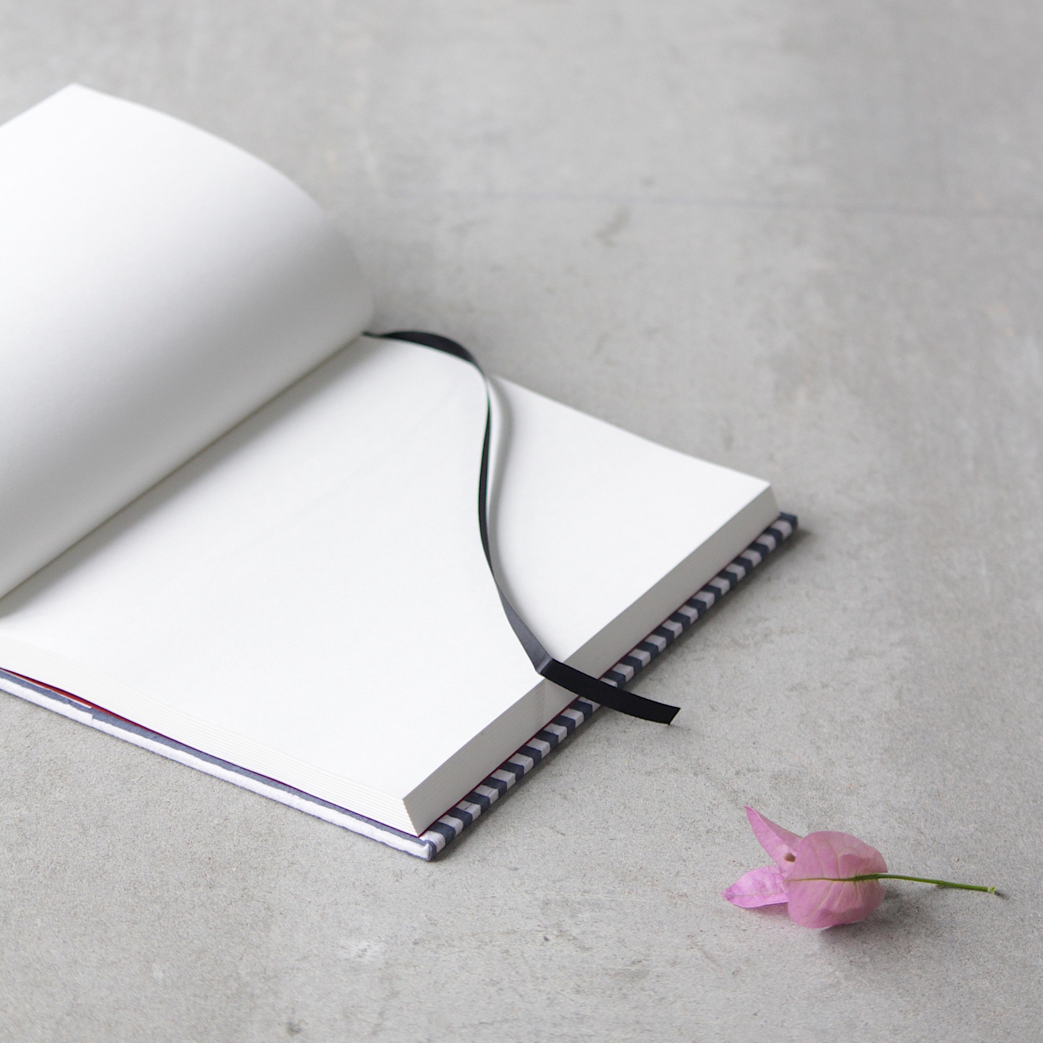 Keepr Book [Indigo] by Rayden Design | Tooffi