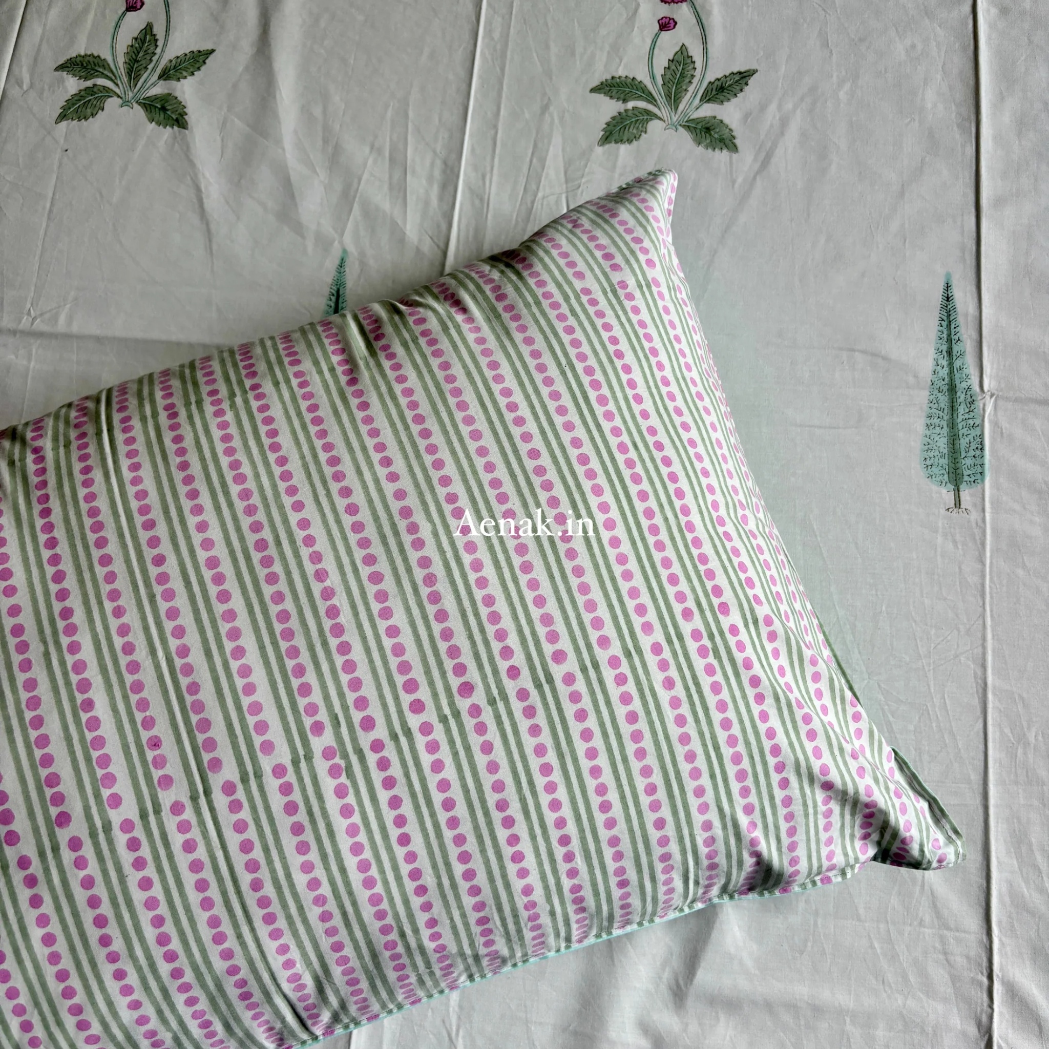 Light Magenta Floral Handblock Bedsheet + Dohar Combo Set by Aenak Studios | Tooffi
