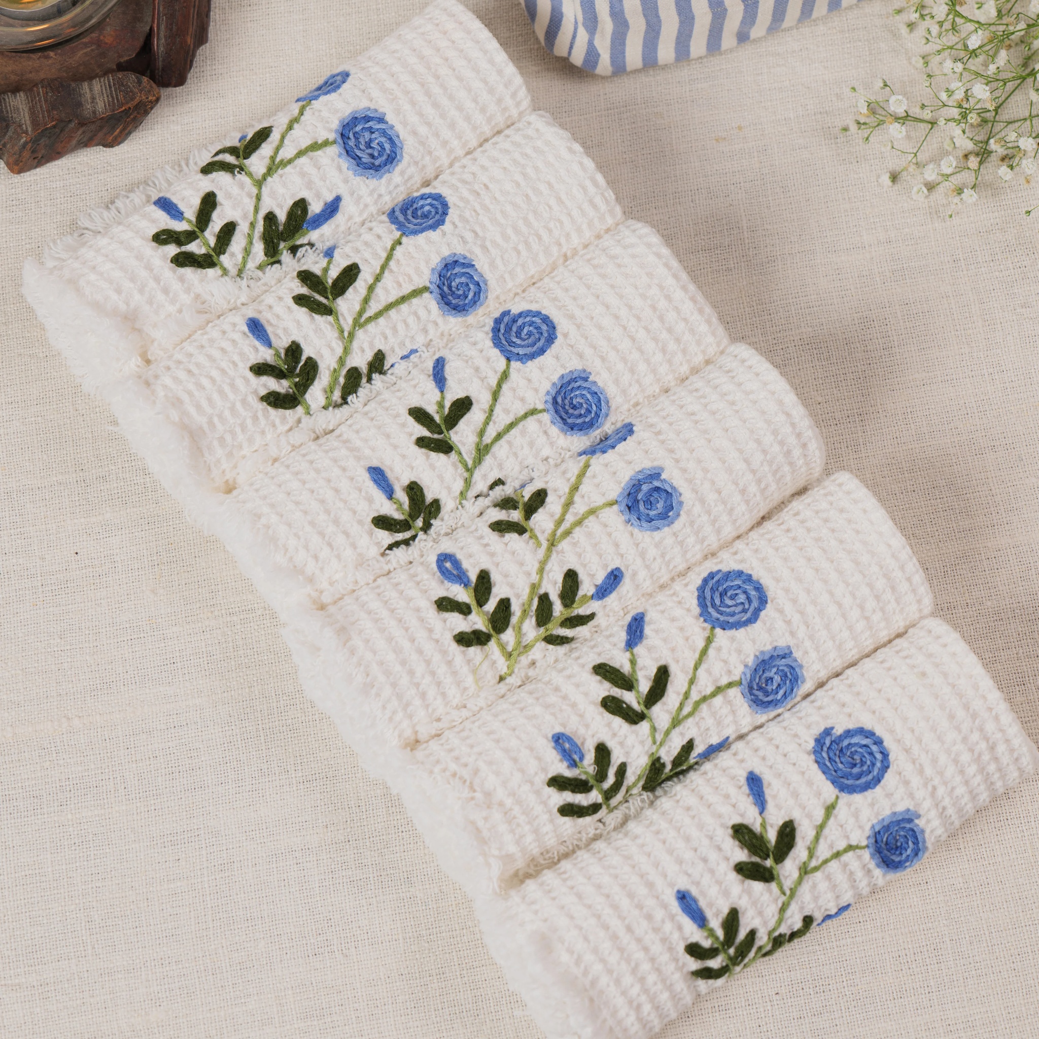 TINY ROSE BUN BASKET BLUE by Ammorada | Tooffi