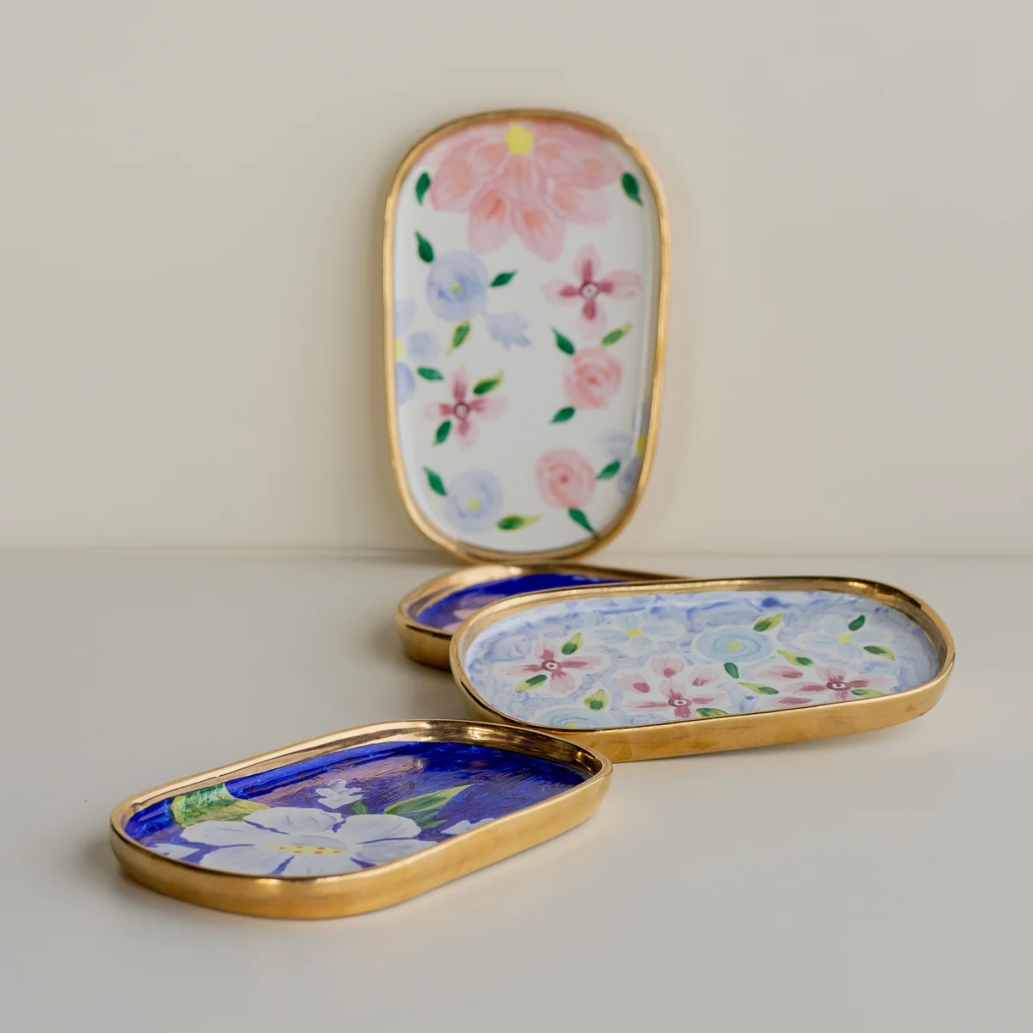 Water Lilies Oval Plates (Set Of 4) by nira's ceramics | Tooffi